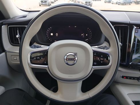 Used 2022 Volvo XC60 B6 Inscription AWD/4WD image 10