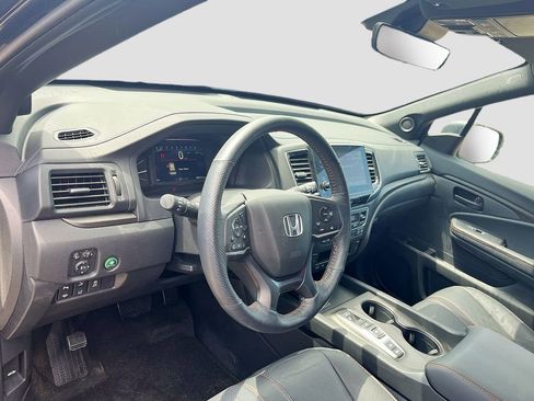 Used 2025 Honda Passport TrailSport image 9