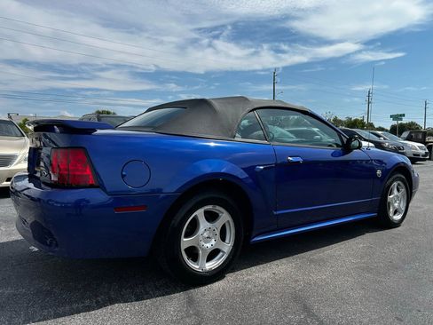 Used 2004 Ford Mustang Deluxe Convertible image 10