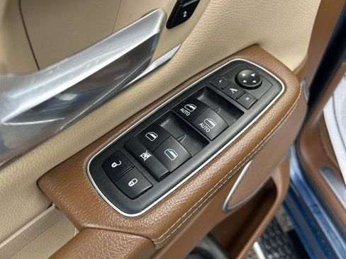 Used 2019 RAM 1500 Laramie image 12