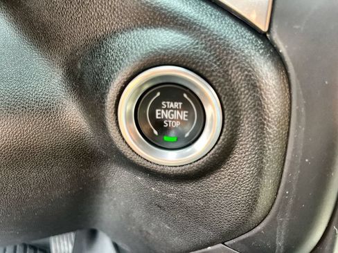 Used 2022 Chevrolet Silverado 2500 LT w/ Convenience Package AWD/4WD image 16