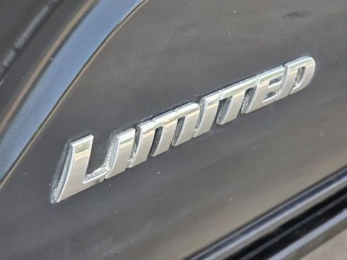 Used 2024 Toyota Tacoma Limited w/ Limited Package (LT) AWD/4WD image 9
