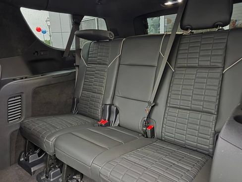 Used 2025 Cadillac Escalade ESV V w/ LPO, ONYX Package AWD/4WD image 8