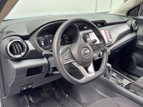 Used 2023 Nissan Kicks SV FWD image 12