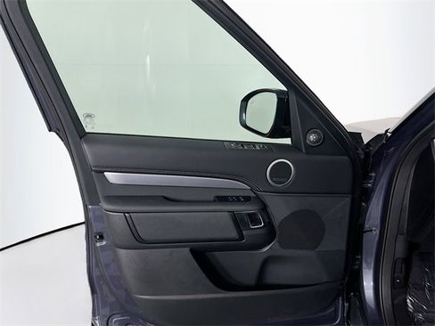 Used 2024 Land Rover Discovery Dynamic SE image 12