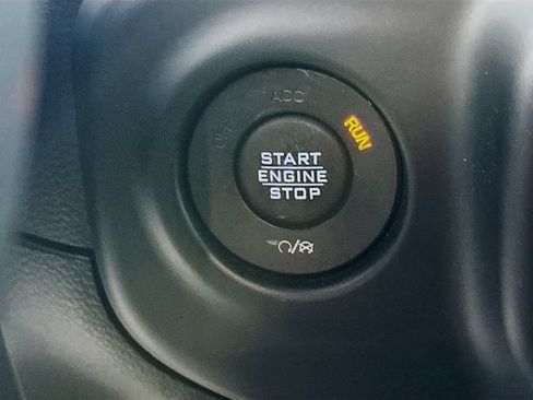 Used 2019 Jeep Wrangler Unlimited Sahara w/ Cold Weather Group AWD/4WD image 20