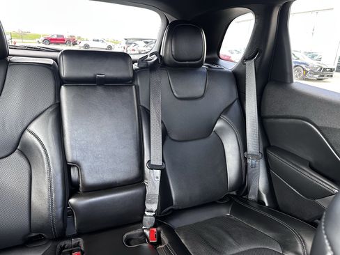 Used 2019 Jeep Cherokee High Altitude AWD/4WD image 14