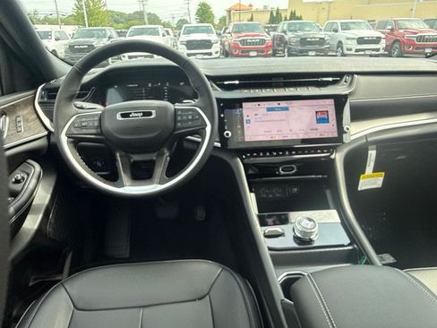 New 2026 Jeep Grand Cherokee Limited w/ Limited Altitude Package AWD/4WD image 20
