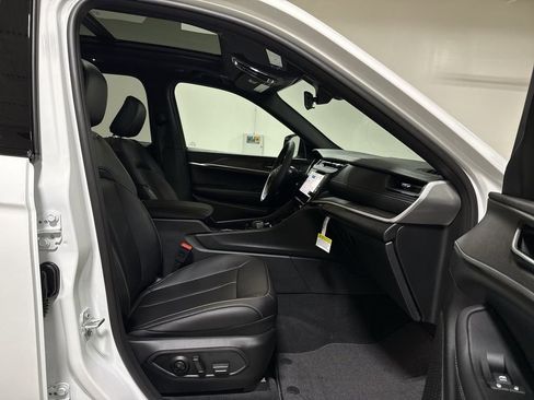 New 2026 Jeep Grand Cherokee Limited w/ Limited Altitude Package image 23