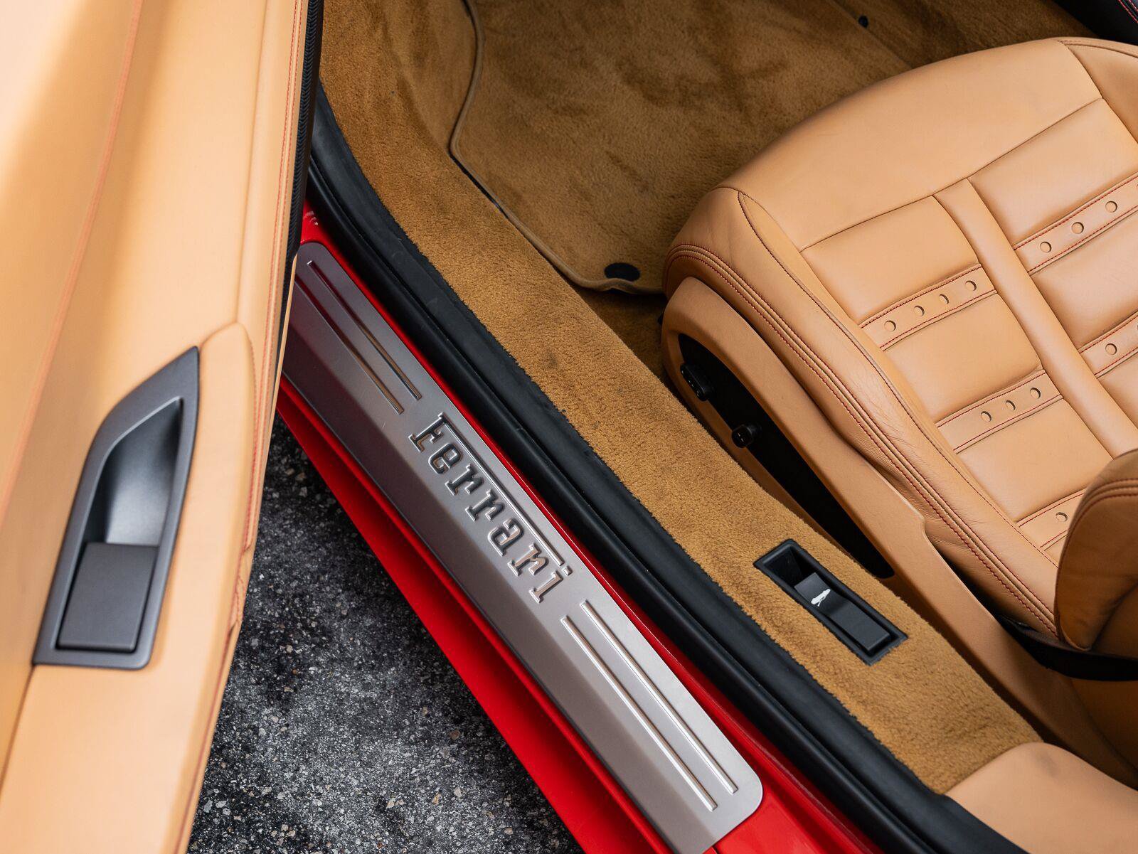 Used 2014 Ferrari 458 Spider RWD image 35