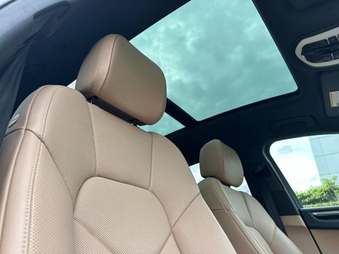 Certified 2025 Porsche Macan image 18