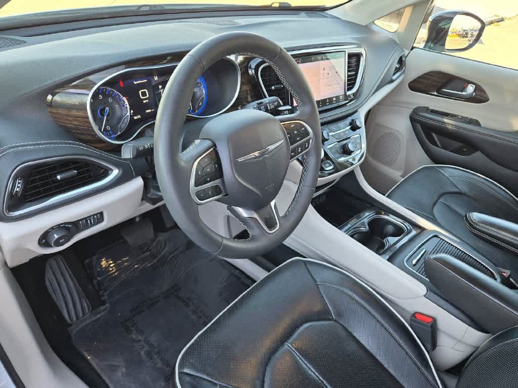 Used 2024 Chrysler Pacifica Limited FWD image 9