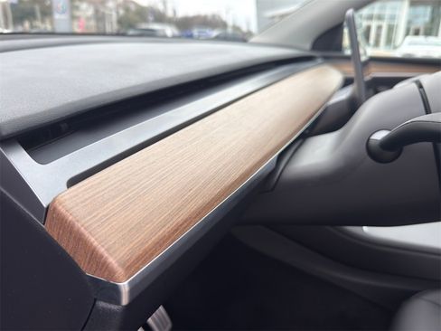 Used 2022 Tesla Model Y Performance image 12