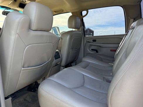 Used 2007 Chevrolet Silverado 2500 LT w/ Heavy-Duty Power Package AWD/4WD image 12
