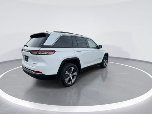 New 2026 Jeep Grand Cherokee Limited w/ Luxury Tech Group II AWD/4WD image 8