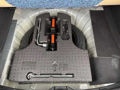 Used 2023 Nissan Kicks SR w/ SR Premium Package image 29