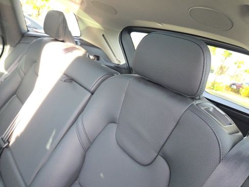 Certified 2023 Volvo XC60 B5 Plus w/ Climate Package image 6