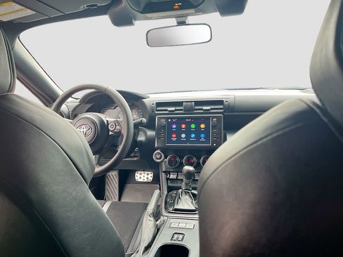 Used 2024 Toyota GR86 Premium image 22