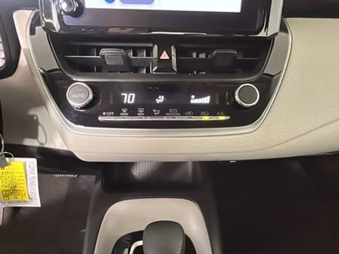 Used 2025 Toyota Corolla LE FWD image 21
