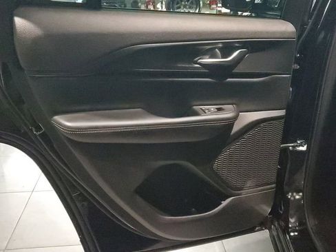 Used 2025 Jeep Grand Cherokee Altitude image 15