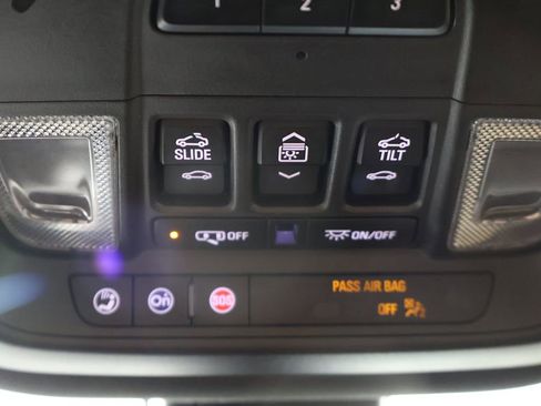 Used 2023 Chevrolet Traverse Premier AWD/4WD image 59