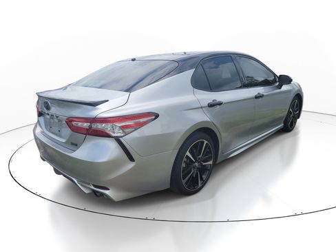 Used 2018 Toyota Camry XSE FWD image 7
