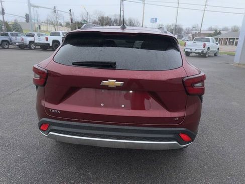 Used 2025 Chevrolet Trax LT w/ LT Convenience Package image 16