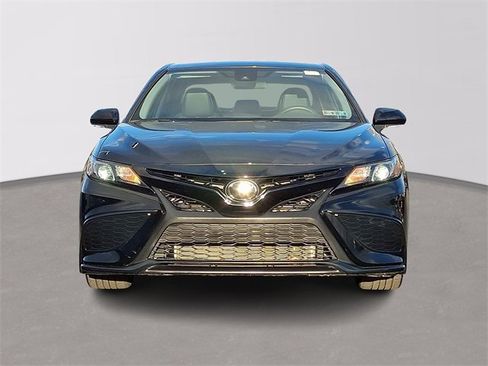 Used 2023 Toyota Camry SE image 2