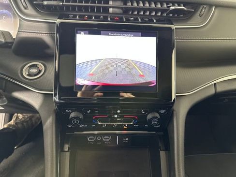 Used 2023 Jeep Grand Cherokee Altitude image 23