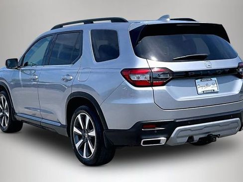 Certified 2025 Honda Pilot Touring image 4