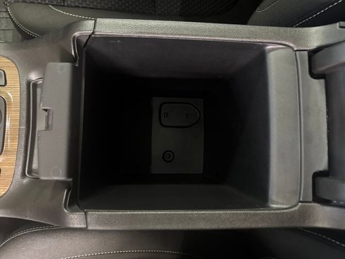 Certified 2023 GMC Acadia SLE w/ Driver Convenience Package image 25