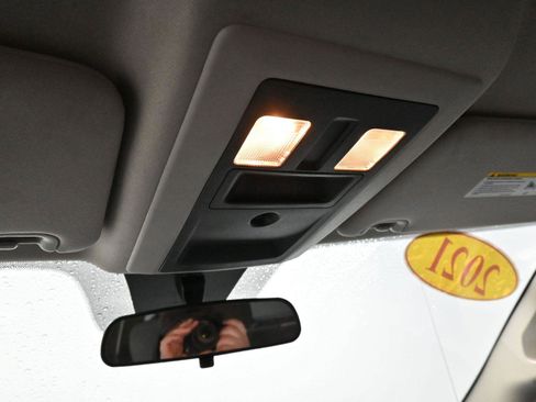 Used 2021 RAM 1500 Classic SLT image 22