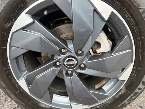 Used 2024 Nissan Rogue SV AWD/4WD image 52