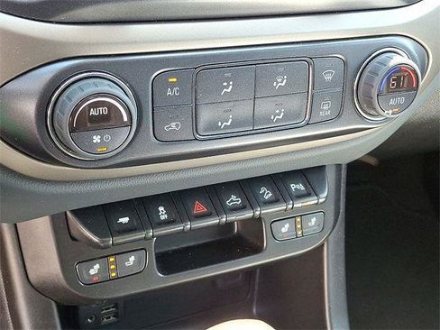 Used 2022 Chevrolet Colorado Z71 image 11