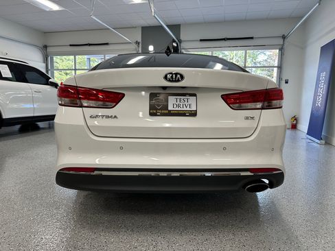 Used 2018 Kia Optima EX w/ Premium Package image 7
