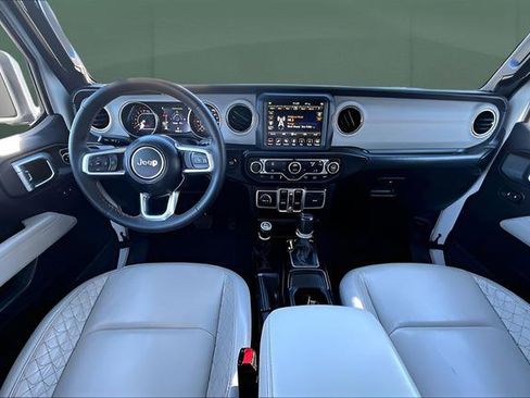 Used 2023 Jeep Gladiator Overland AWD/4WD image 18
