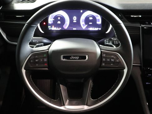 New 2025 Jeep Grand Cherokee L Altitude image 18