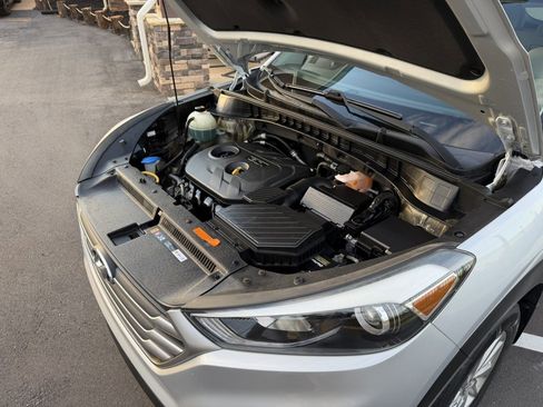 Used 2017 Hyundai Tucson SE image 32
