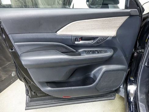 Used 2025 Toyota Grand Highlander AWD image 20