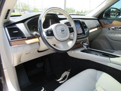 Used 2021 Volvo XC90 T6 Momentum w/ Advanced Package AWD/4WD image 18
