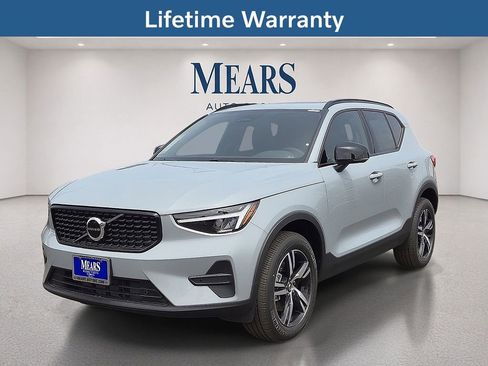 New 2026 Volvo XC40 B4 Core FWD image 1
