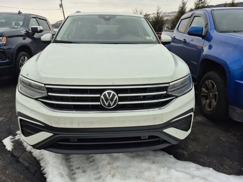 Used 2024 Volkswagen Tiguan SE image 2