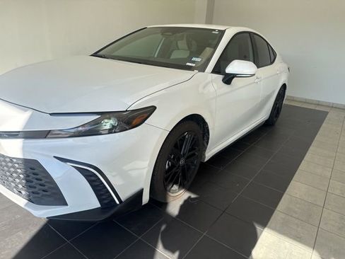 Used 2026 Toyota Camry SE w/ Convenience Package image 3