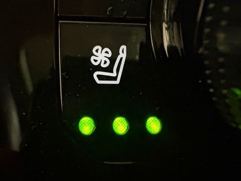 Used 2024 Toyota Highlander Platinum image 12