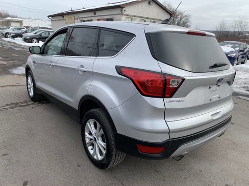 Used 2019 Ford Escape SE image 5