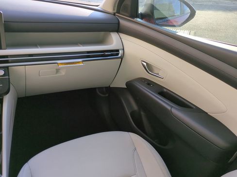 Certified 2025 Hyundai Tucson SE image 16