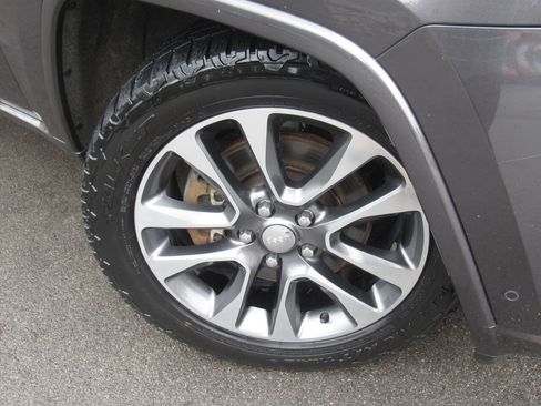 Used 2018 Jeep Grand Cherokee Overland AWD/4WD image 4