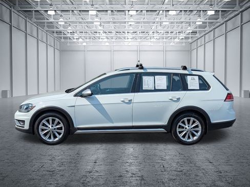 Used 2018 Volkswagen Golf Alltrack AWD/4WD image 2