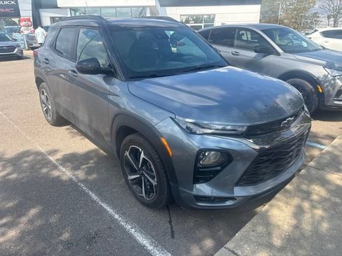 Used 2021 Chevrolet TrailBlazer RS w/ Sun and Liftgate Package FWD image 2