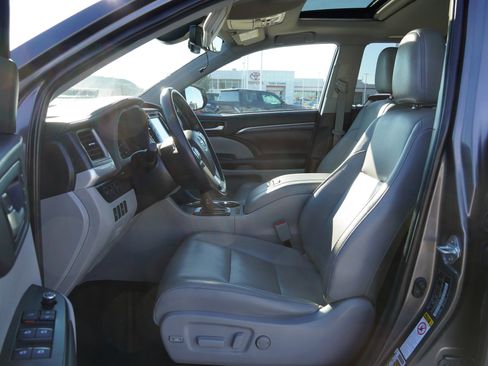 Certified 2019 Toyota Highlander Limited image 19